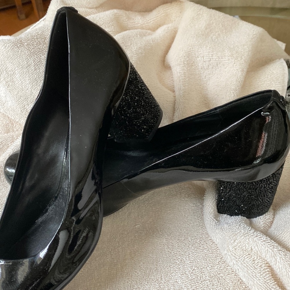 Black patent shoes